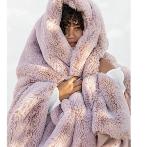 UnHide Small Rose Blanket NWT - Picture 10 of 12